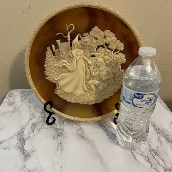 Vtg Incolay Stone Lancelot & Guinevere Hand Crafted Art Plate Great Romances - Picture 8 of 9